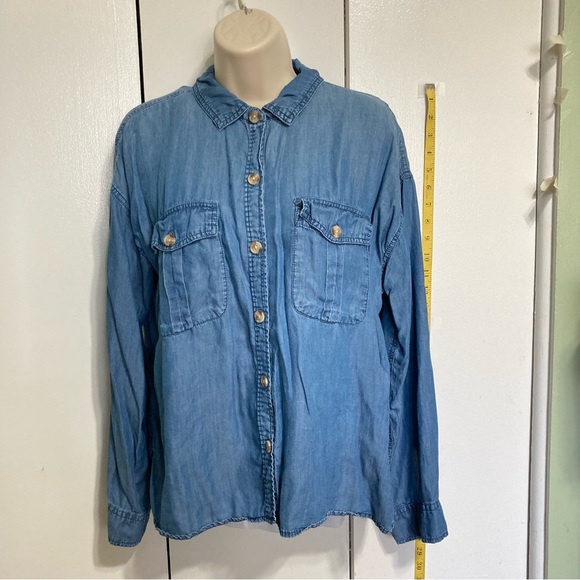 SO Chambray Denim Boyfriend Tshirt Long Sleeves Front Pockets Womens Medium - Picture 2 of 13